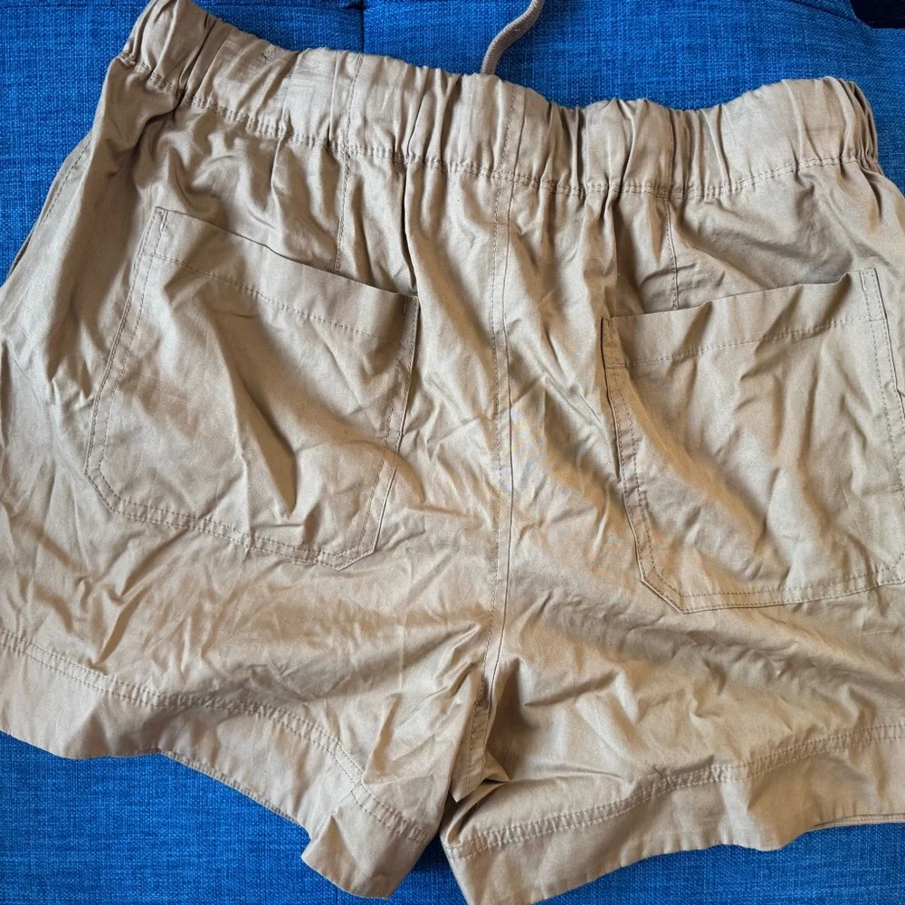 NEW WITHOUT TAGS Vince Khaki Drawstring Shorts: SIZE LARGE - Picture 3 of 3